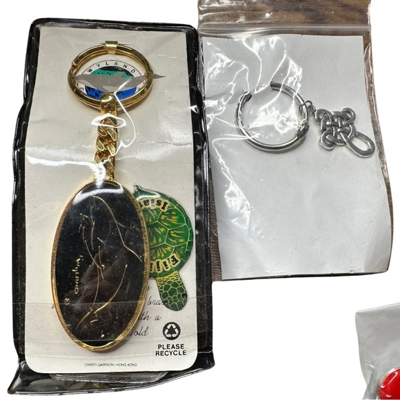 Bundle of Five Unique Keychains (NIP) 🗝️ - Picture 4 of 7